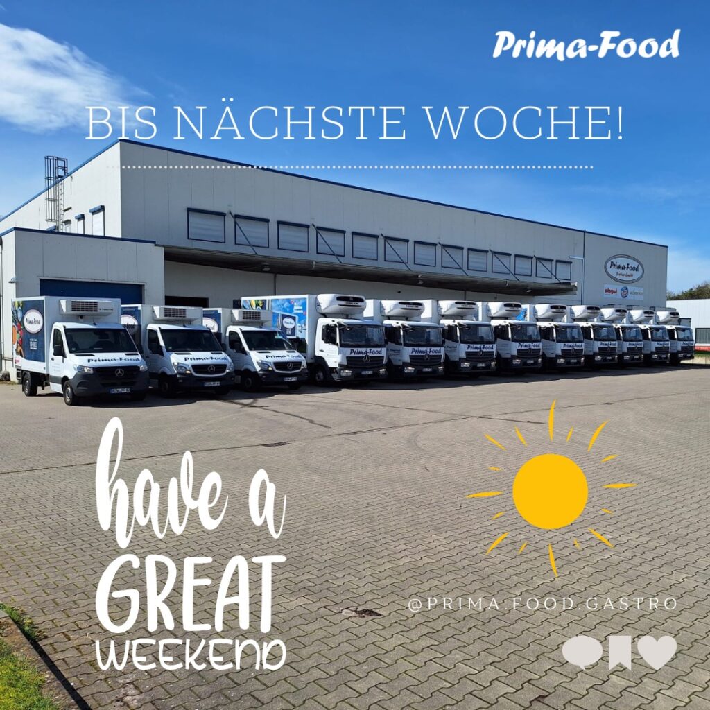 SocialMedia Post have a great weekend- LKW-Flotte vor Produktionshalle